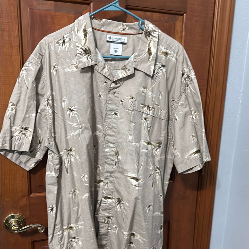Columbia Tan Casual Button Down Shirt